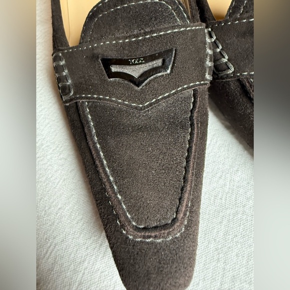 Tod's Brown Suede Driving Shoes Loafers Suede Slip-Ons Kitten Heel Old Money - Picture 1 of 8
